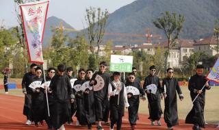 运动会开幕式的时候放的进行曲叫什么名字呀 运动员进行曲简谱